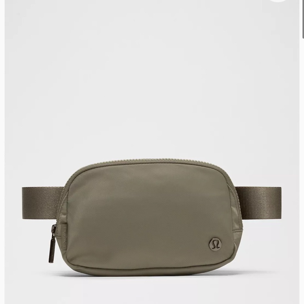 Lululemon Everywhere Belt Bag